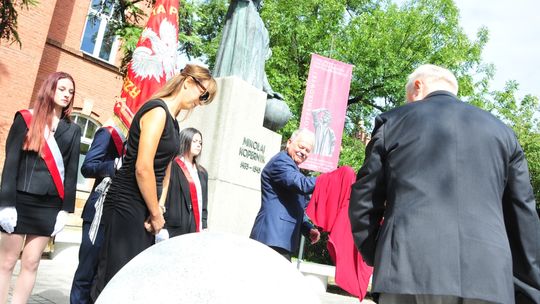 Przy pomniku Kopernika w Krośnie powstała ławka. Będzie miejscem spotkań młodzieży?