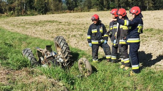 Przybówka: Traktorzysta zginął przygnieciony przez ciągnik