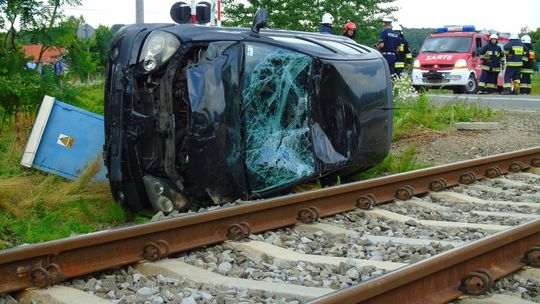 Przybówka: Uderzył samochodem w stację trafo PKP