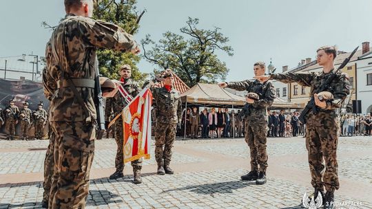 Przysięgą na krośnieńskim rynku zakończyli szkolenie podstawowe