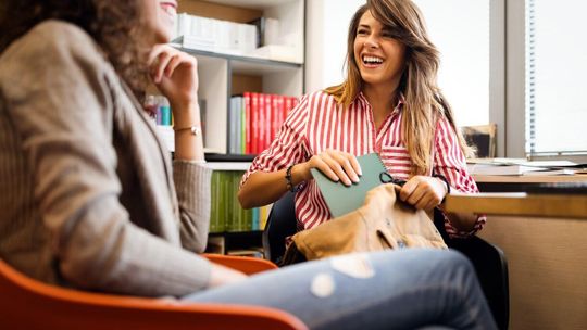 Psychologia czy Pedagogika? Poznaj studia, które uczą, jak budować relacje