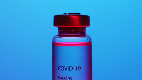 Punkty bezpłatnych szczepień przeciw COVID-19 mamy mieć blisko domu