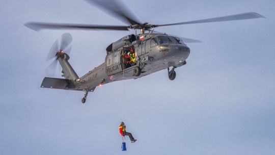 Ratownicy GOPR szkolili się z użyciem policyjnego śmigłowca Blackhawk