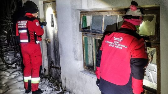 Ratownicy Legionu Gerarda sprawdzają pustostany i pomagają bezdomnym
