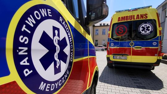 Ratownicy medyczni w Miejscu Piastowym dyżurują 16 godzin dziennie. Jest szansa na zmianę?