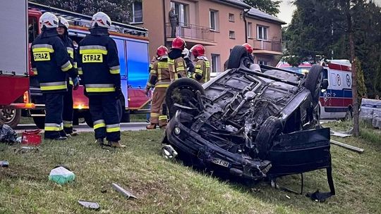 ? Renault dachowało w Iwoniczu. Kierowca był pijany