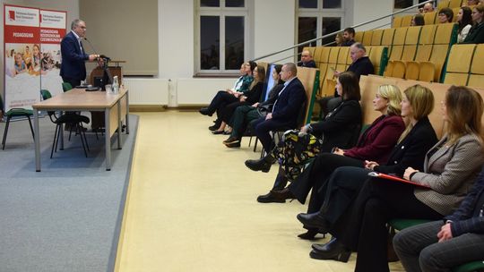 Rodzicielskie wyzwania. Konferencja o uzależnieniach i zagrożeniach dnia codziennego