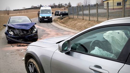 ? Rogi. Czołowe zderzenie na łuku drogi