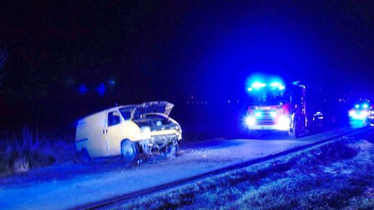 Rogi: Stracił panowanie nad samochodem, wjechał do rowu