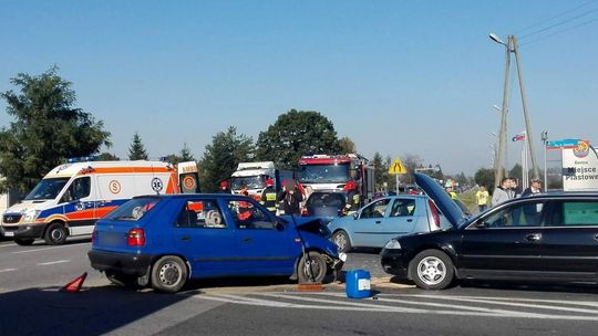 ROGI: Zderzenie trzech samochodów na krajowej 19