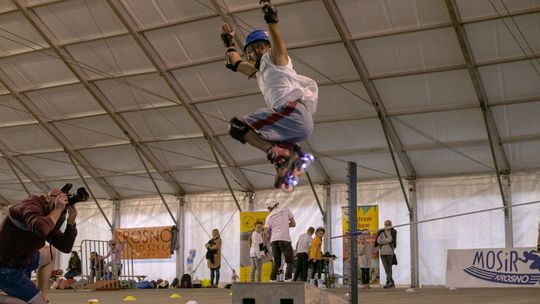 Rolkarze na lodowisku. Freestyle Day w Krośnie [FOTORELACJA]