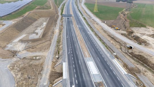 Rowerem pod prąd na S19 w Miejscu Piastowym [WIDEO]