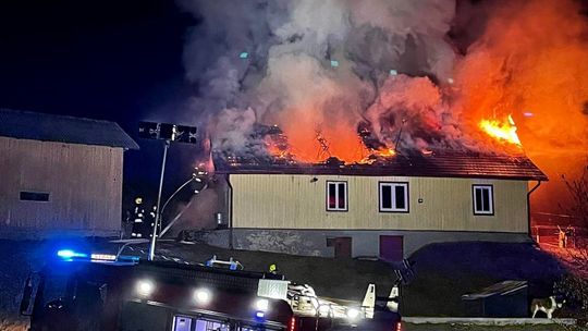 ? Równe. Cały dom w ogniu! Na miejscu kilkudziesięciu strażaków [AKTUALIZACJA]