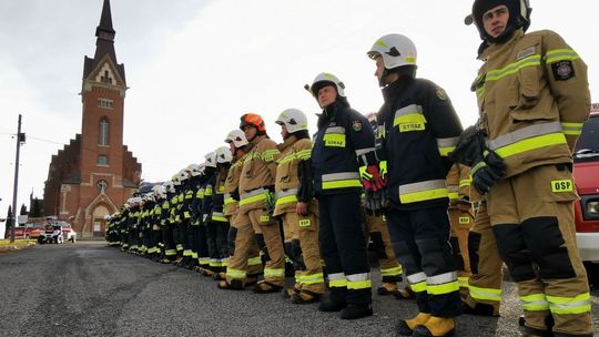 Równe: Strażacy ćwiczyli dostarczanie wody na znaczne odległości
