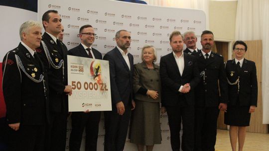 Równe. Strażakom wręczono promesy od KGHM na zakup sprzętu ratowniczego
