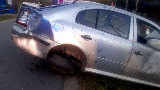 ? Roztrzaskana skoda w Cergowej. Interweniowały służby ratunkowe
