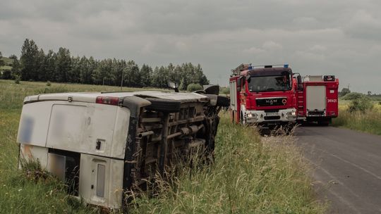 RYMANÓW: Bus na boku. Interweniowały służby