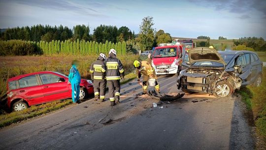 ? Rymanów. Czołowe zderzenie dwóch samochodów osobowych /AKTUALIZACJA