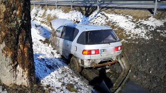 ? Rymanów/DK28. Toyotą zjechał do rowu