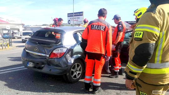 Rymanów. Mercedesem najechał na tył Opla. Dwie osoby w szpitalu