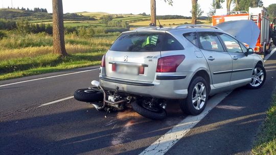 Rymanów: Motocykl wbił się pod samochód