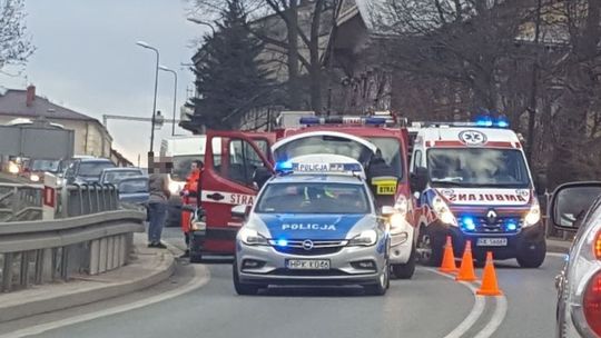RYMANÓW: Najechanie na tył pojazdu. Dwie osoby w szpitalu