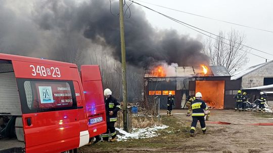 ? Rymanów/Nowa Wieś. Pożar garażu, samochód wewnątrz