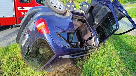? Rymanów: Oplem wjechała do rowu. W pojeździe dwójka dzieci
