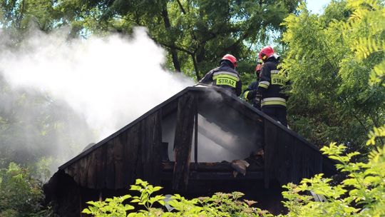 RYMANÓW: Pożar opuszczonego budynku przy ul. Nowa Wieś