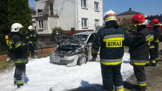 Rymanów: Samozapłon samochodu. Strażacy w akcji