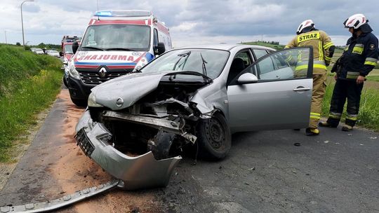 ? Rymanów ul. Bartoszów. Zdarzenie drogowe z udziałem nissana