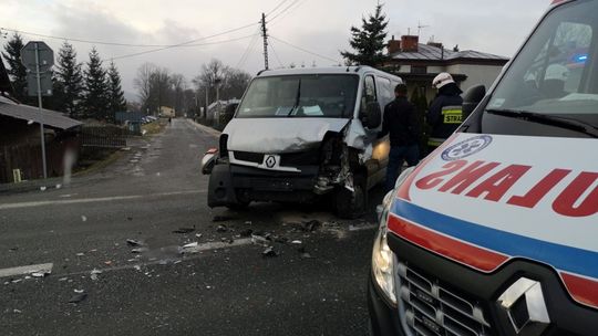 RYMANÓW: Zderzenie busa z osobówką na DK28