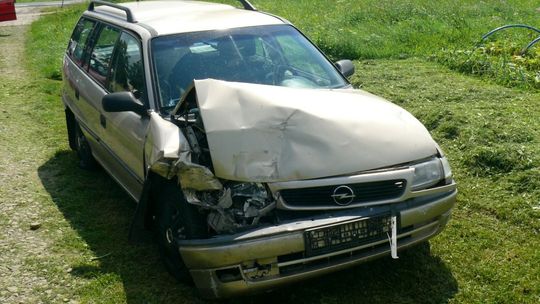 RYMANÓW: Zderzenie Opla i Renault na DK28