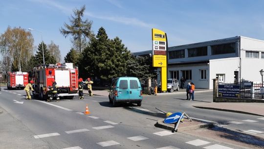 Samochód uderzył w wysepkę na ul. Tysiąclecia