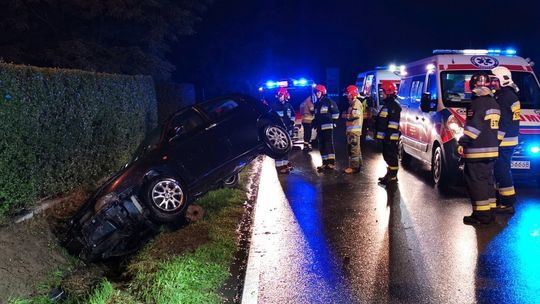 Samochód wbił się w rów. Interweniowały służby