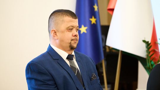 Sesja Rady Miejskiej w Jedliczu. Nowy radny złożył ślubowanie