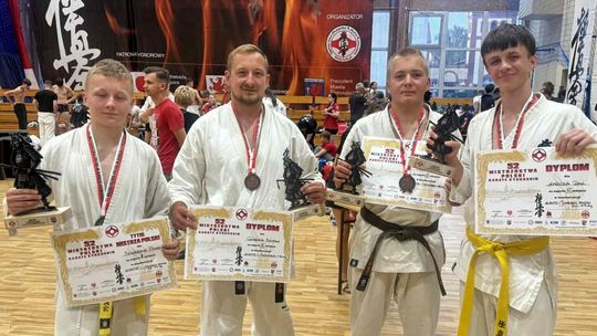 Seweryn Bożek z tytułem Mistrza Polski! Sukcesy zawodników z Krośnieńskiego Klubu Kyokushin Karate