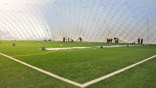 Sezon zimowy już coraz bliżej. „Balon” na Profbud Arenie już stoi