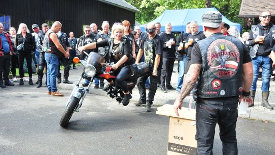 Sherwood Party w Bóbrce. Na zlocie bawiło się prawie pół tysiąca motocyklistów [ZDJĘCIA]