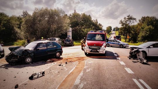 ? Sieniawa. Wypadek na skrzyżowaniu DK28