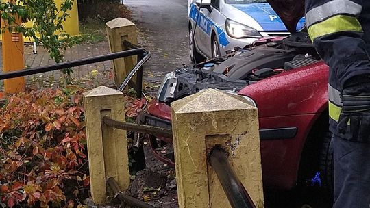 Skodą wjechał w barierki mostu w Iwoniczu-Zdroju