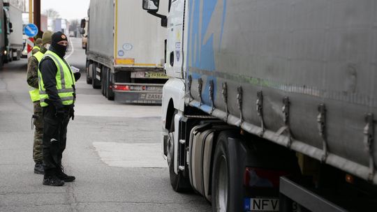 Słowacy boją się paraliżu komunikacyjnego. Zamykają granice dla transportu towarów powyżej 7,5 tony