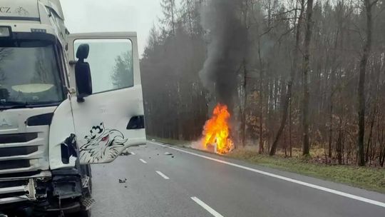 Śmiertelny wypadek na krajowej 9. W samochodzie spłonęła jedna osoba [AKTUALIZACJA]