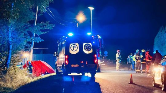 Śmiertelny wypadek w Jasienicy Rosielnej. 16-letni motocyklista uderzył w drzewo