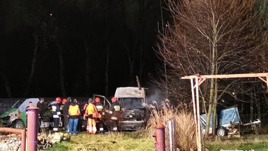 Spalił się bus. W środku mieszkał mężczyzna