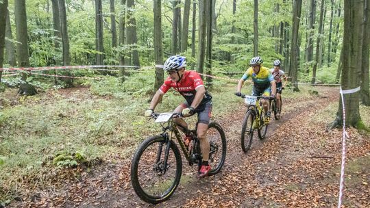 Sportowa walka i błoto po pas – tak wyglądał finał Podkarpackiej Ligi Rowerowej
