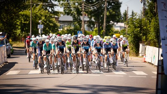 Sportowe emocje i kolarskie święto w Jedliczu – Wyścig „Solidarności” i Olimpijczyków zawitał do Podkarpacia