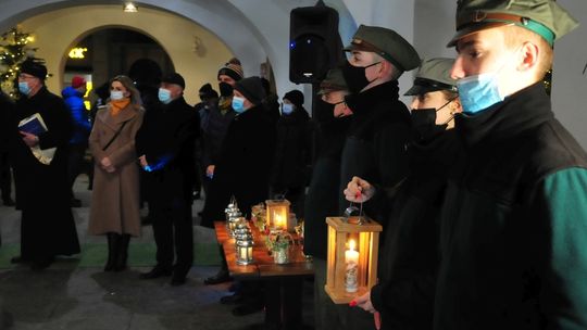 Spotkanie wigilijne na krośnieńskim Rynku. "Szczęśliwych świąt i najlepszego nowego roku"
