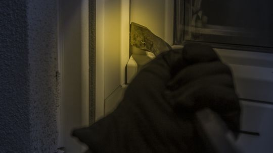 Sprawca kradzieży w Krośnie i powiecie złapany. Włamywaczem okazał się 18-latek