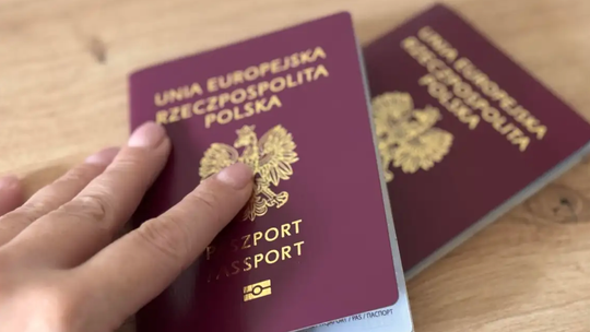 Sprawdź ważność paszportu przed wakacjami. Urząd ostrzega przed kolejkami